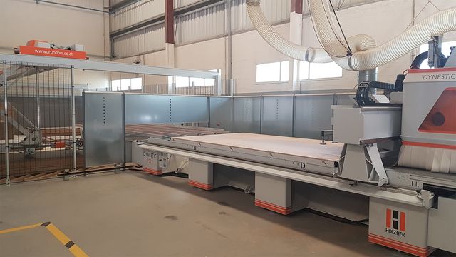 The HOLZHER reference customer Pulsar from Dubai is enthusiastic about the integrated storage solution with pressure beam saw and nesting machine