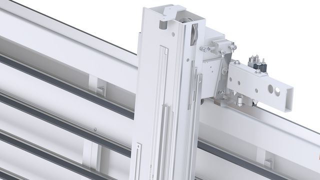 Saw bar above with pneumatic locking, can be operated by the control panel at the press of a button. Saw bar above with pneumatic locking, can be operated by the control panel at the press of a button.