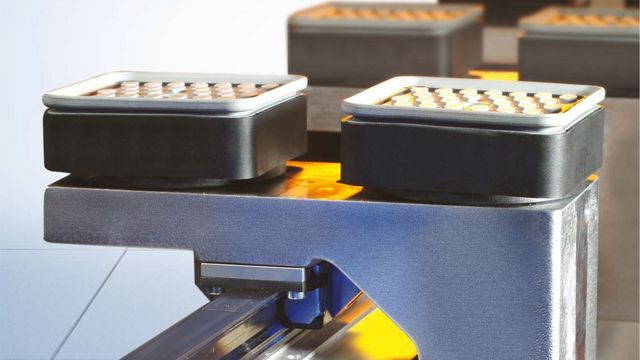 Highly flexible machining tables Highly flexible machining tables