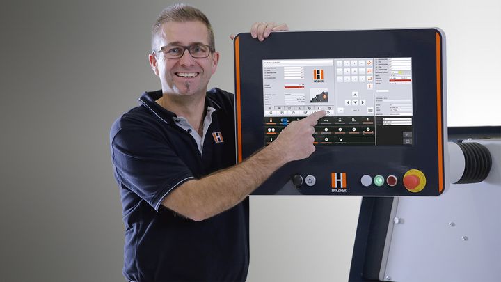 Intuitive operation with 18.5" touch screen