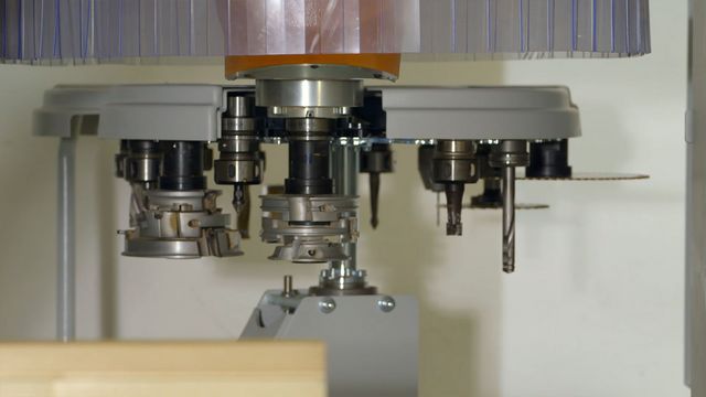 Powerful 5-axis cutter unit: Gimbal-mounted machining head with up to 17 kW